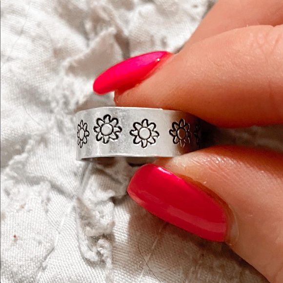 Flower Ring - Picture 1 of 1